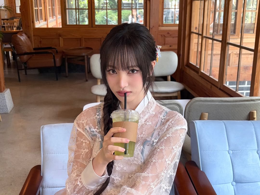 Nữ thần Kpop đẹp tới mức dàn staff bất động đứng nhìn như bị thôi miên, Jang Wonyoung cũng phải e dè- Ảnh 5. Nữ thần Kpop đẹp tới mức dàn staff bất động đứng nhìn như bị thôi miên, Jang Wonyoung cũng phải e dè- Ảnh 5.