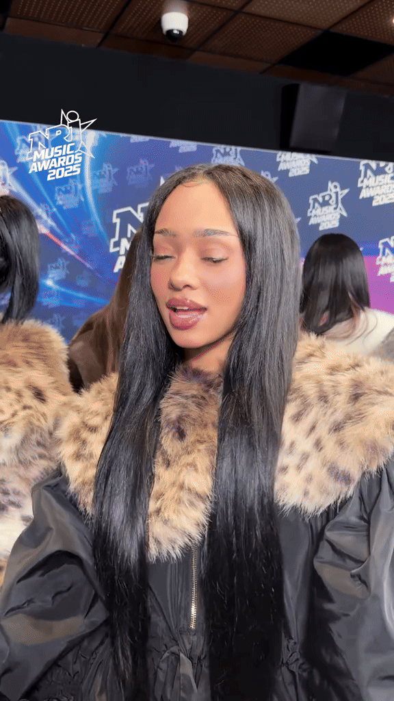 Nhạc gì mà cuốn thế này: Jennie - Lisa cùng dàn sao hot đu trend bằng được, nghe 3 đời vẫn chưa hết chán- Ảnh 3.