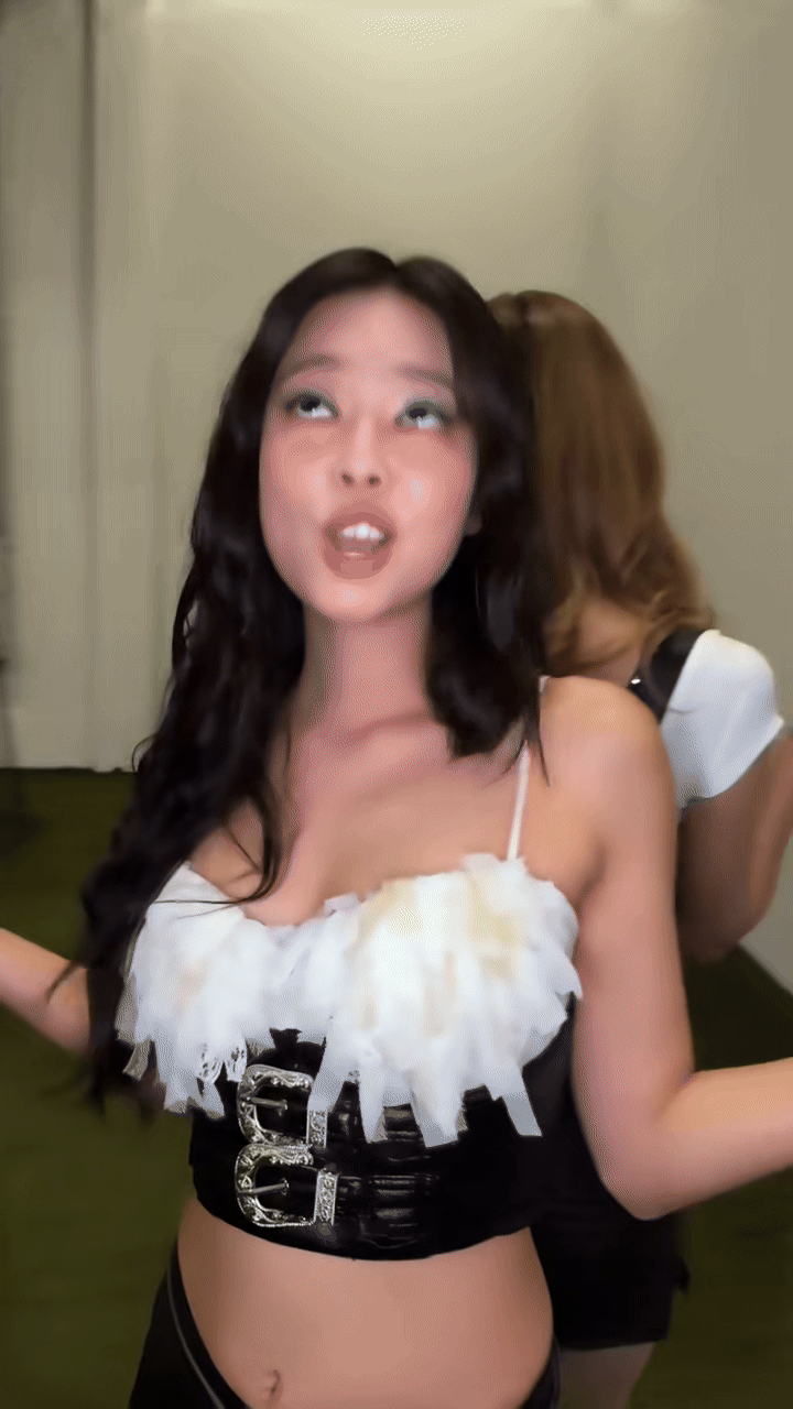 Nhạc gì mà cuốn thế này: Jennie - Lisa cùng dàn sao hot đu trend bằng được, nghe 3 đời vẫn chưa hết chán- Ảnh 4.