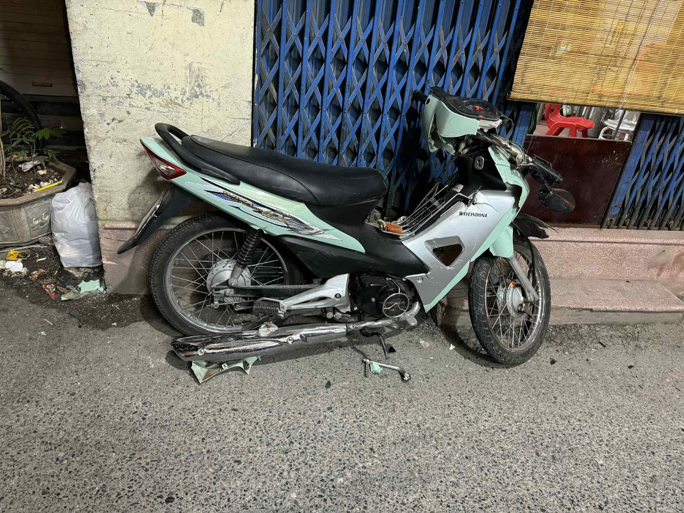 Hà Nội: Ô tô tải đâm liên hoàn nhiều phương tiện rồi bỏ trốn- Ảnh 3.