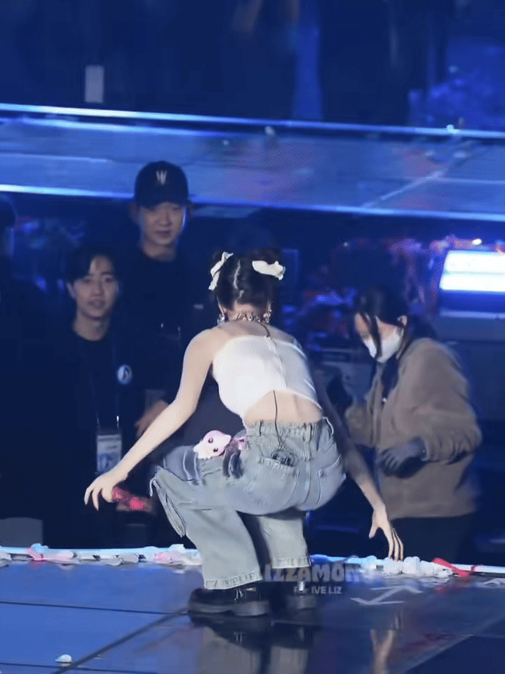 Nữ thần Kpop đẹp tới mức dàn staff bất động đứng nhìn như bị thôi miên, Jang Wonyoung cũng phải e dè- Ảnh 2. Nữ thần Kpop đẹp tới mức dàn staff bất động đứng nhìn như bị thôi miên, Jang Wonyoung cũng phải e dè- Ảnh 2.