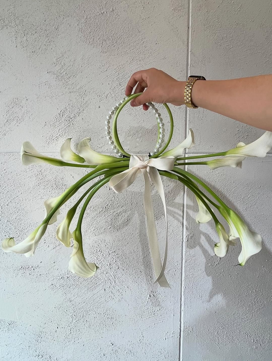 Bó hoa cưới 1,2 triệu “khổ nhất mạng xã hội”: 1 người chê, vạn người tranh cãi- Ảnh 6. Bó hoa cưới 1,2 triệu “khổ nhất mạng xã hội”: 1 người chê, vạn người tranh cãi- Ảnh 6.