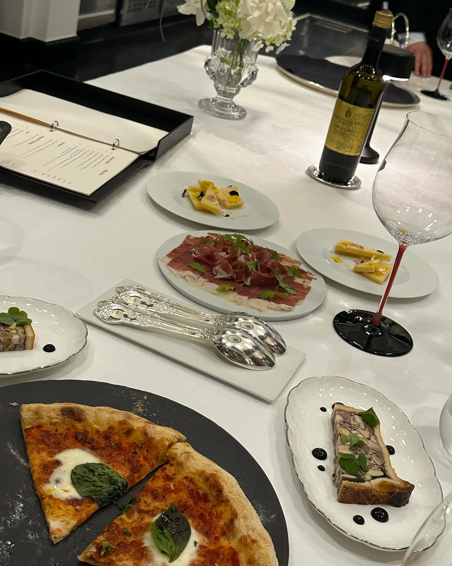 Ái nữ nổi tiếng nhất của tỷ phú Johnathan Hạnh Nguyễn cực chăm đi du lịch Đà Nẵng, cực mê khách sạn sang - xịn - mịn này- Ảnh 5.