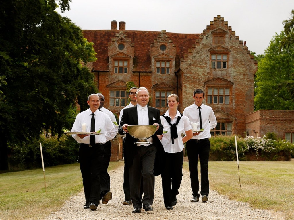 Giúp việc của giới siêu giàu - Nghề rủi ro nhất thế giới: Một cú trượt tay có thể thổi bay 75.000 USD, thần kinh không vững không thể trụ được!- Ảnh 1. Giúp việc của giới siêu giàu - Nghề rủi ro nhất thế giới: Một cú trượt tay có thể thổi bay 75.000 USD, thần kinh không vững không thể trụ được!- Ảnh 1.