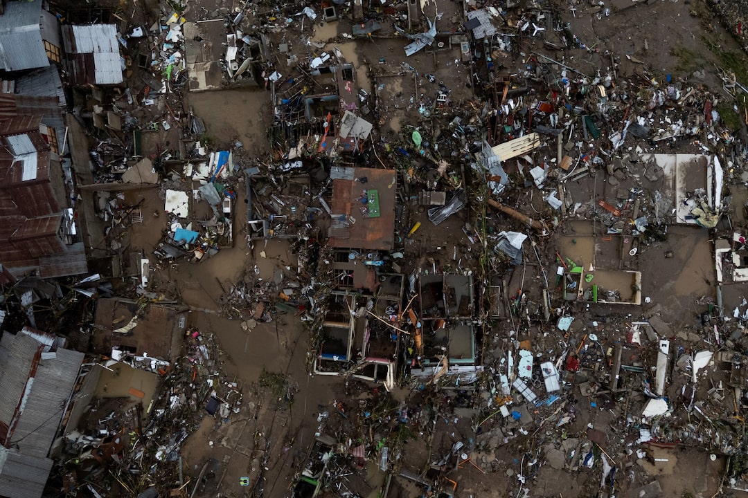 Bão cuồng phong Kalmaegi quá hung tàn, tất cả đều bị phá hủy: Những hình ảnh flycam lột tả sự thảm khốc- Ảnh 1.