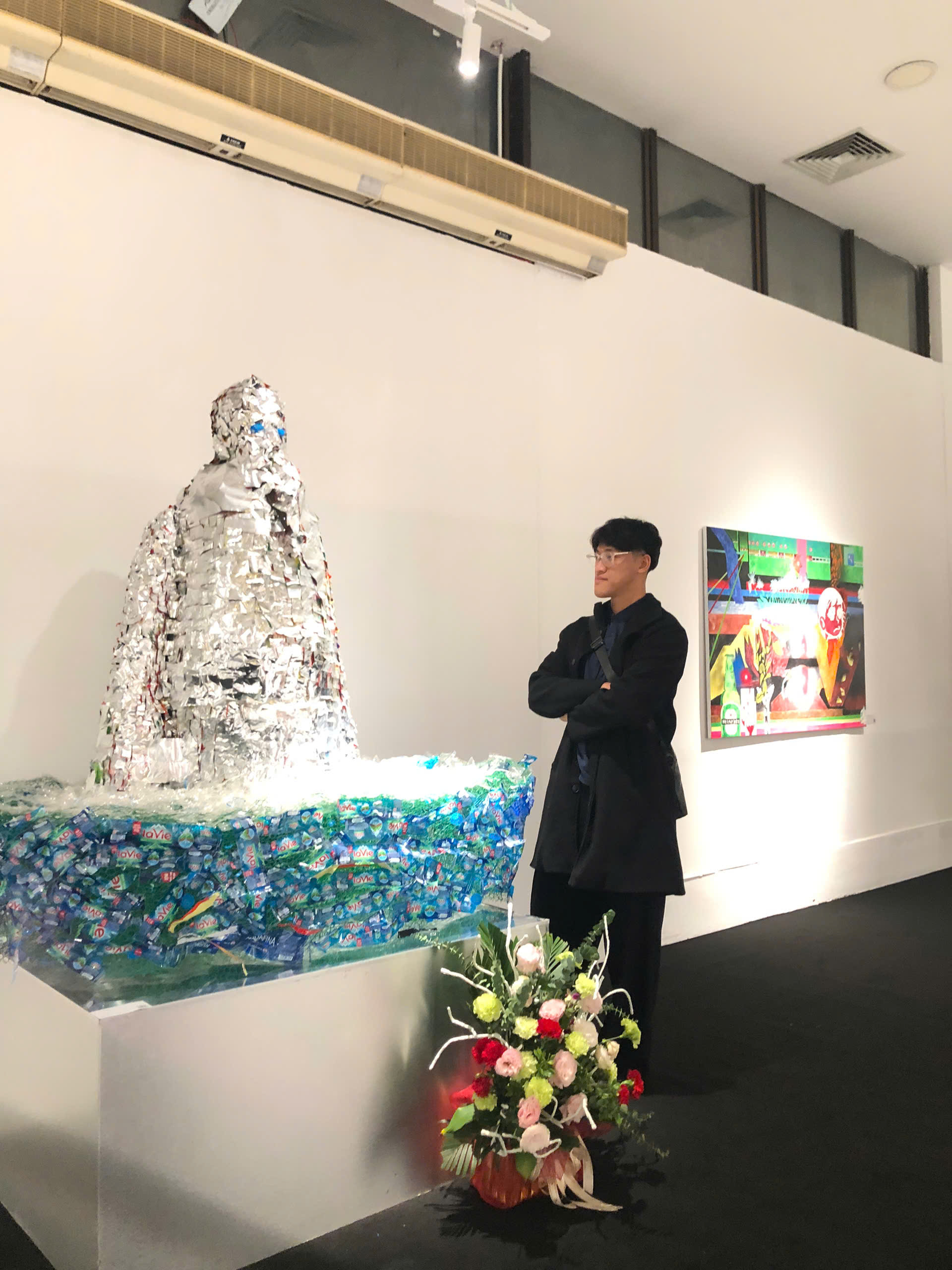 Giới trẻ ồ ạt check-in “rác” ở không gian triển lãm "30 - Đối thoại đô thị" ở Hà Nội- Ảnh 8.