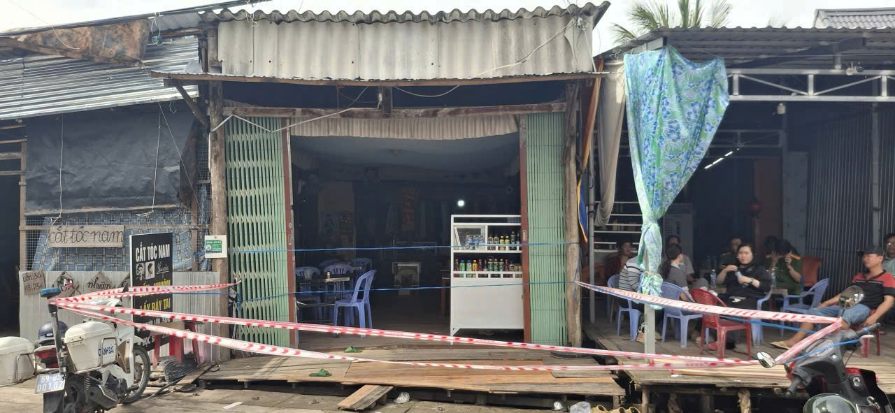 Vụ án mạng 2 mẹ con tử vong ở Cà Mau: Nghi phạm và nạn nhân có quan hệ như thế nào?- Ảnh 1. Vụ án mạng 2 mẹ con tử vong ở Cà Mau: Nghi phạm và nạn nhân có quan hệ như thế nào?- Ảnh 1.