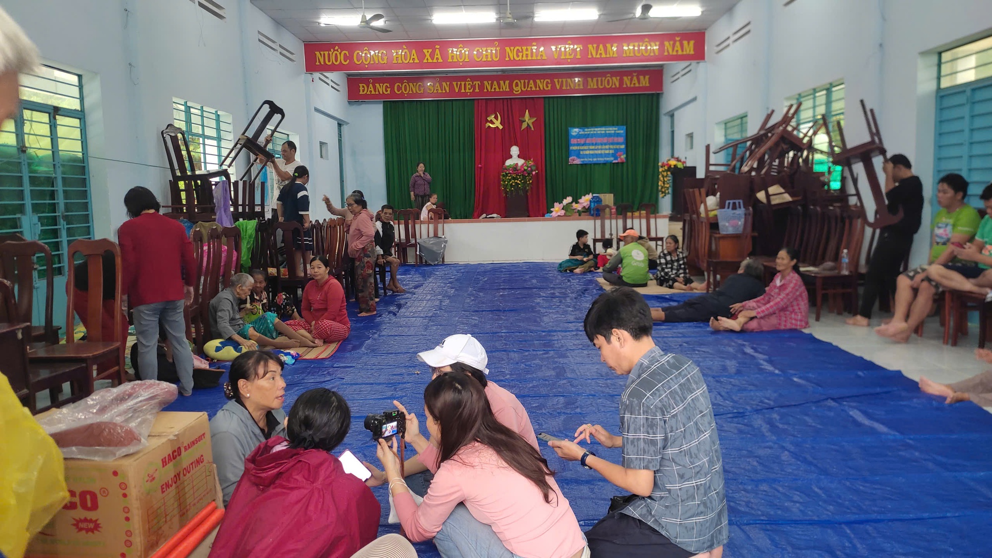 Bão số 13 áp sát đất liền, biển Quy Nhơn nổi sóng, nước dâng cao nguy hiểm- Ảnh 27. Bão số 13 áp sát đất liền, biển Quy Nhơn nổi sóng, nước dâng cao nguy hiểm- Ảnh 27.