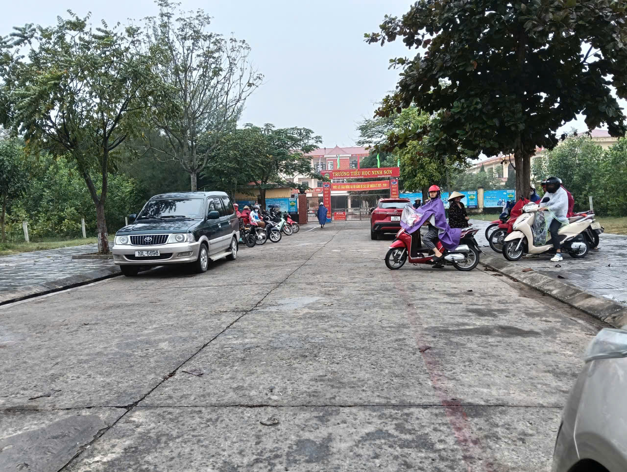 Ninh Bình: Người dân kể lại giây phút bàng hoàng khi mở chiếc túi bạt, phát hiện thai nhi xấu số- Ảnh 1. Ninh Bình: Người dân kể lại giây phút bàng hoàng khi mở chiếc túi bạt, phát hiện thai nhi xấu số- Ảnh 1.