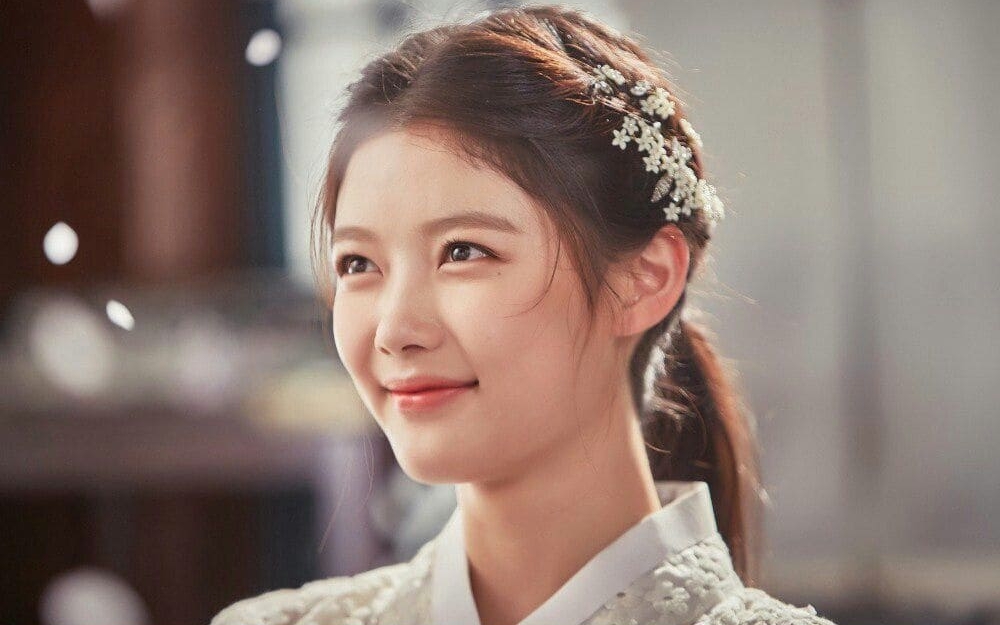 Nhìn Kim Yoo Jung mà rợn cả người- Ảnh 1. Nhìn Kim Yoo Jung mà rợn cả người- Ảnh 1.