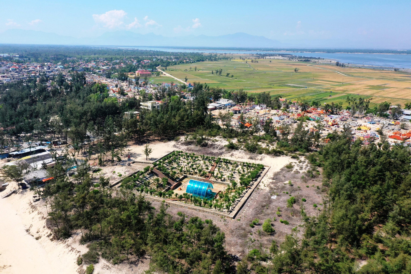 Xót xa tháp Chăm nghìn năm tuổi tại Huế bị ngâm nhiều ngày giữa nước lớn, dân lo sập đổ- Ảnh 2.