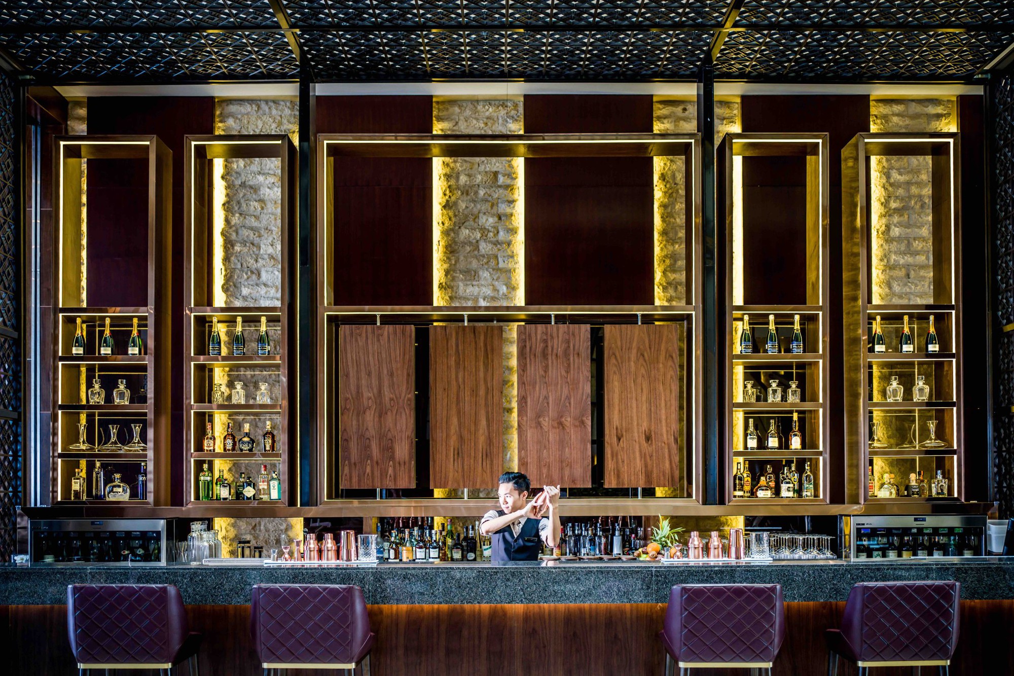 G-Dragon ở phòng 65 triệu/đêm tại Hà Nội, xịn đến mức chấp nhận đi 40km đến concert?- Ảnh 10. G-Dragon ở phòng 65 triệu/đêm tại Hà Nội, xịn đến mức chấp nhận đi 40km đến concert?- Ảnh 10.