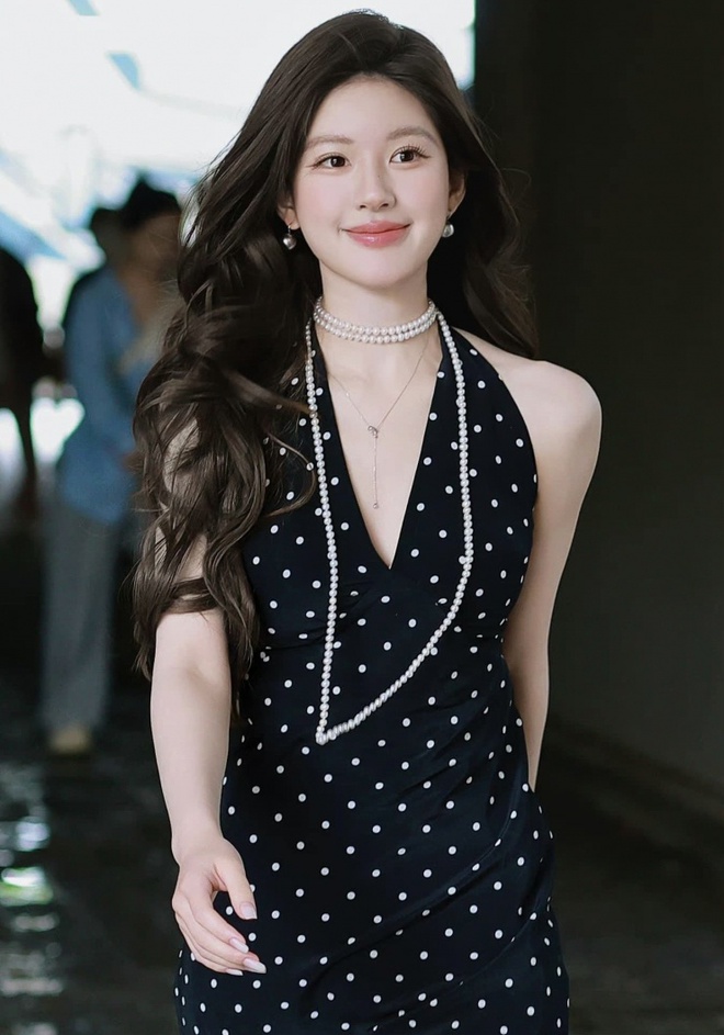 Ảnh cấp 3 đẹp như tiểu thư tài phiệt của Tống Tổ Nhi, Triệu Lộ Tư bị nhắc tên- Ảnh 16. Ảnh cấp 3 đẹp như tiểu thư tài phiệt của Tống Tổ Nhi, Triệu Lộ Tư bị nhắc tên- Ảnh 16.