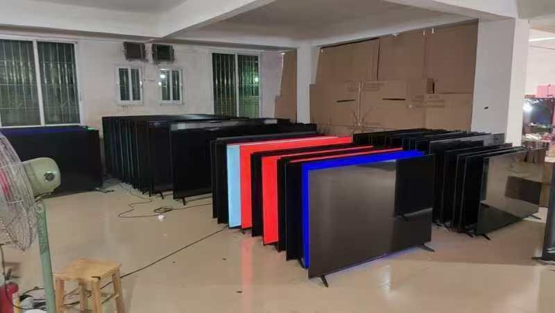 Công nghệ cao vào cuộc, công an triệt phá đường dây sản xuất buôn bán TV Xiaomi và Huawei giả quy mô 120 tỷ, tịch thu hơn 302 món đồ nhái- Ảnh 1.