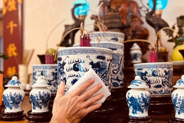 3 lỗi phong thủy bàn thờ khiến tiền bạc thất thoát dù làm ăn giỏi- Ảnh 2.