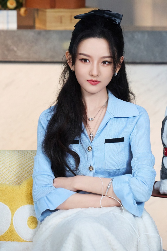 Ảnh cấp 3 đẹp như tiểu thư tài phiệt của Tống Tổ Nhi, Triệu Lộ Tư bị nhắc tên- Ảnh 1. Ảnh cấp 3 đẹp như tiểu thư tài phiệt của Tống Tổ Nhi, Triệu Lộ Tư bị nhắc tên- Ảnh 1.