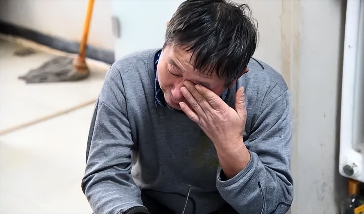 Bỏ hơn 1,5 tỷ đồng để "chạy" suất vào đại học cho con trai, sau 2 năm học, người đàn ông được giảng viên khuyên: "Hãy báo cảnh sát"- Ảnh 2.