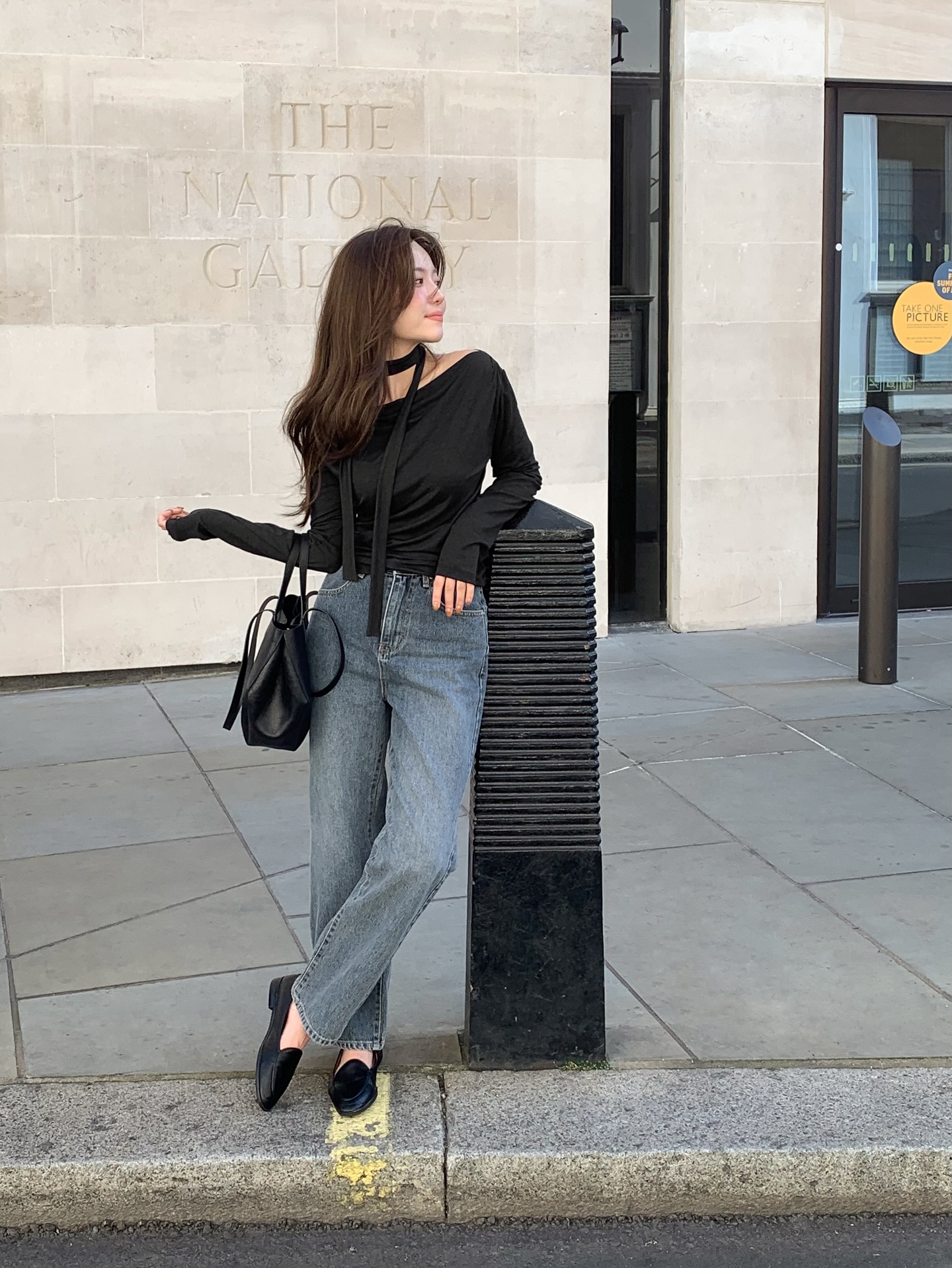 4 mẫu áo mùa lạnh đơn giản nhưng mặc với quần jeans lại cực đẹp- Ảnh 7. 4 mẫu áo mùa lạnh đơn giản nhưng mặc với quần jeans lại cực đẹp- Ảnh 7.