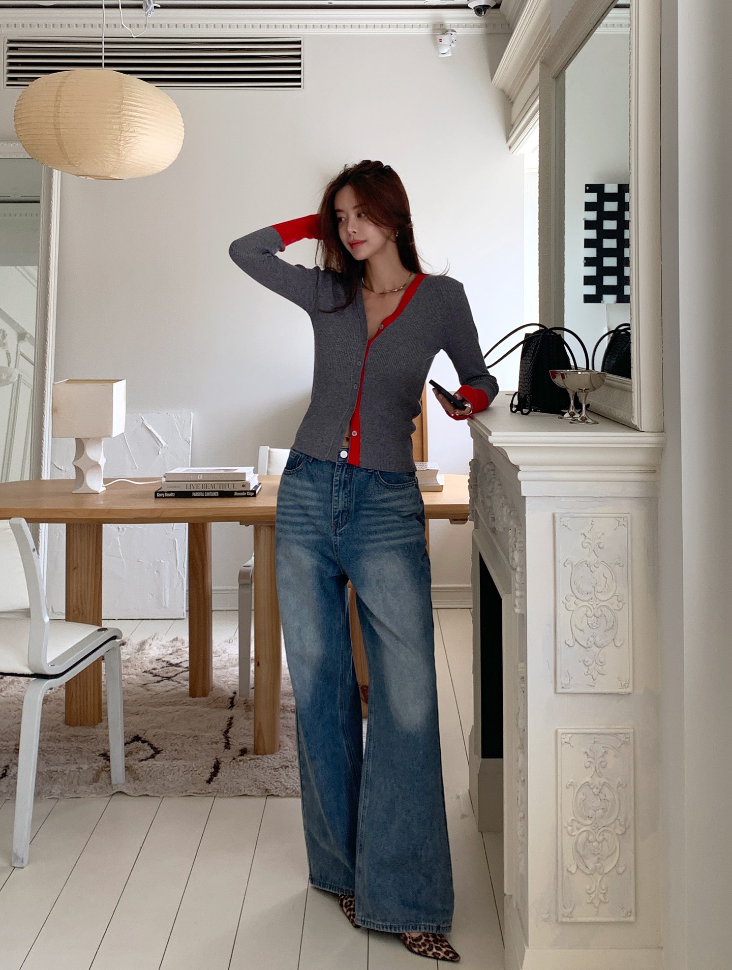 4 mẫu áo mùa lạnh đơn giản nhưng mặc với quần jeans lại cực đẹp- Ảnh 8. 4 mẫu áo mùa lạnh đơn giản nhưng mặc với quần jeans lại cực đẹp- Ảnh 8.