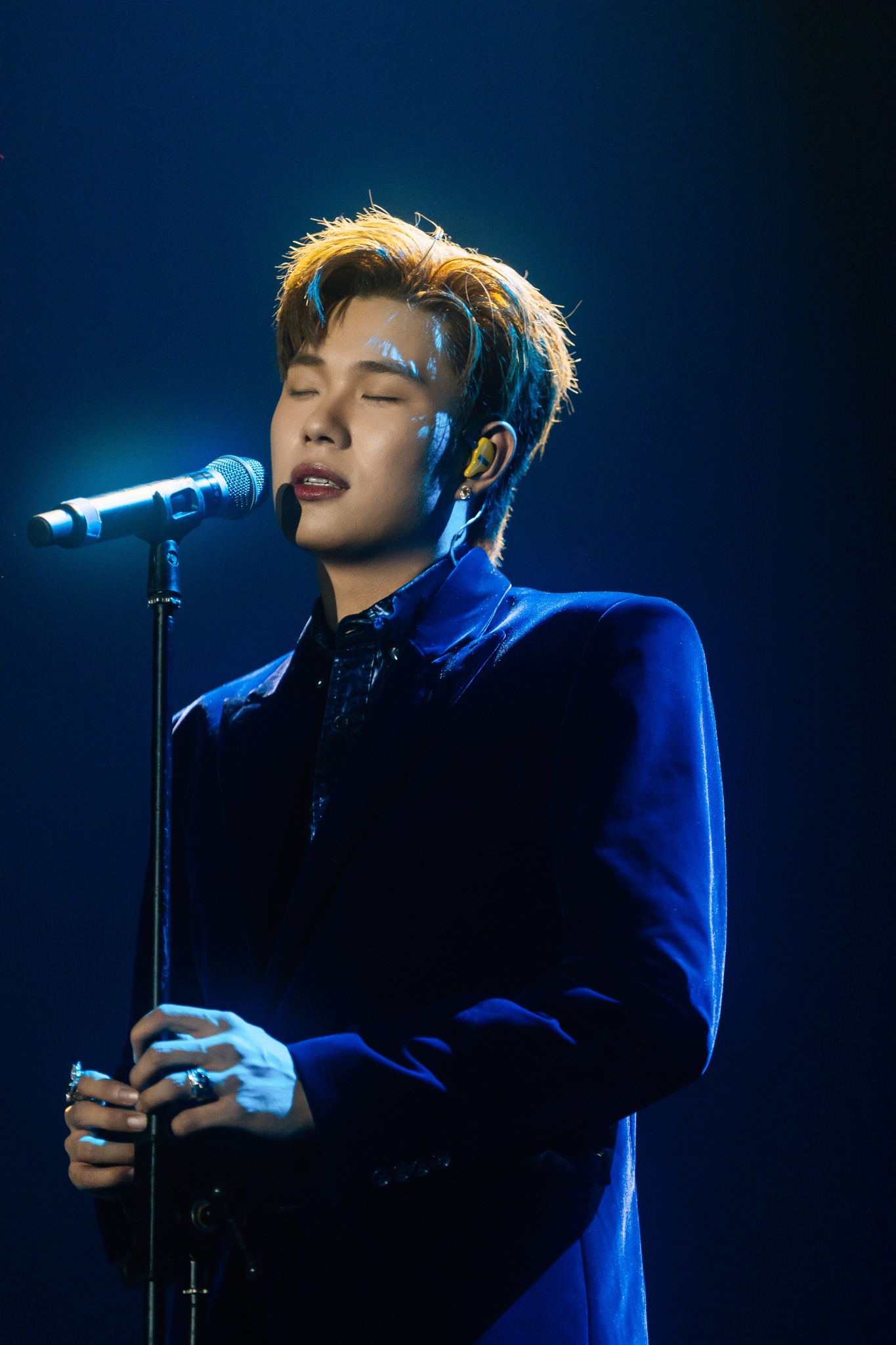 Ca sĩ có tiến trình thăng hạng khủng khiếp nhất showbiz Việt- Ảnh 6. Ca sĩ có tiến trình thăng hạng khủng khiếp nhất showbiz Việt- Ảnh 6.