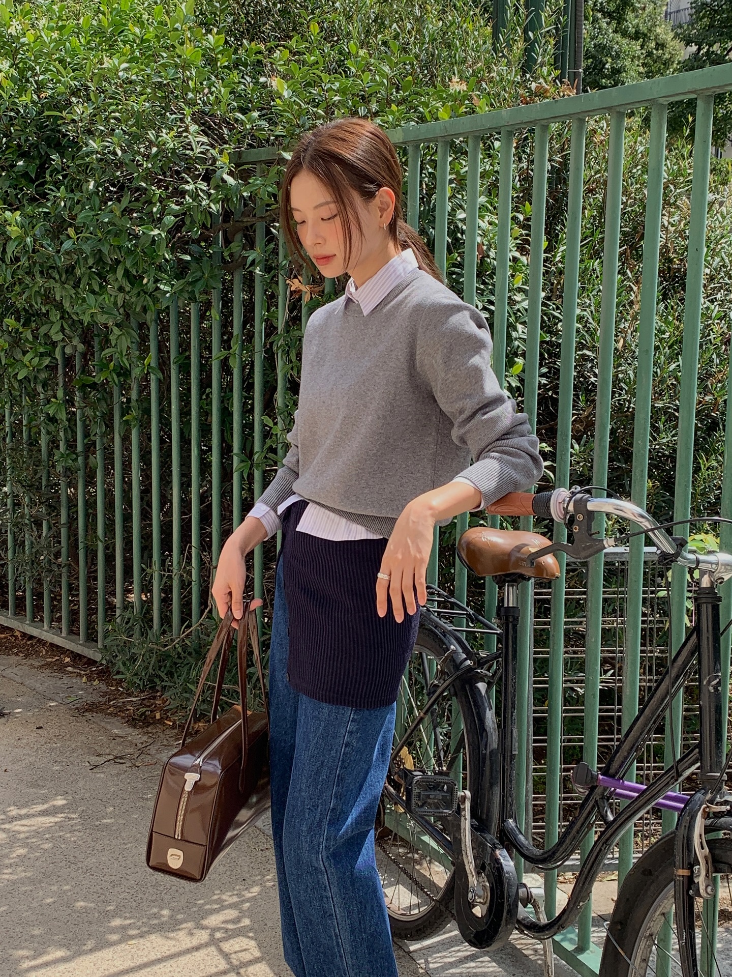 4 mẫu áo mùa lạnh đơn giản nhưng mặc với quần jeans lại cực đẹp- Ảnh 5. 4 mẫu áo mùa lạnh đơn giản nhưng mặc với quần jeans lại cực đẹp- Ảnh 5.