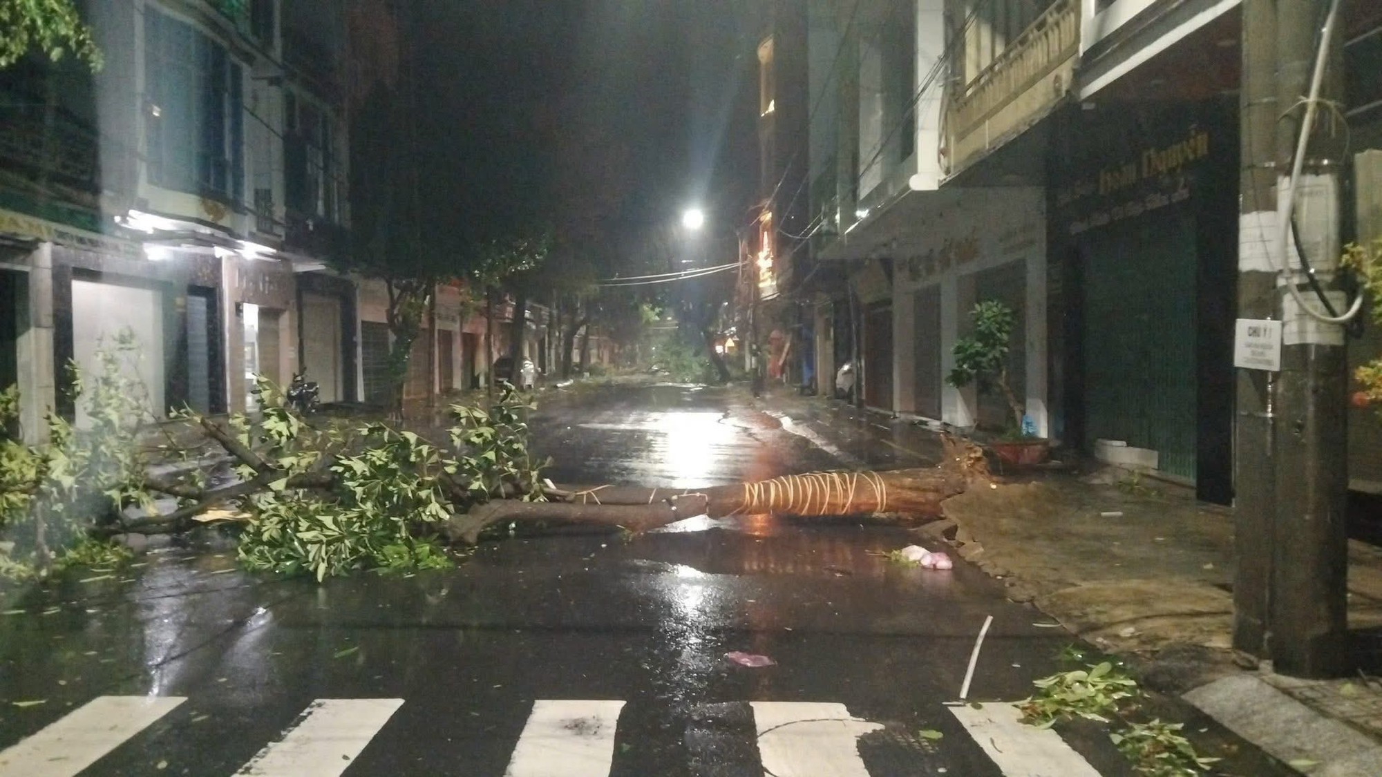 Hãi hùng cảnh tượng nhà sao Vbiz tan hoang, đầy bùn đất sau khi cơn bão 13 càn quét qua- Ảnh 5.