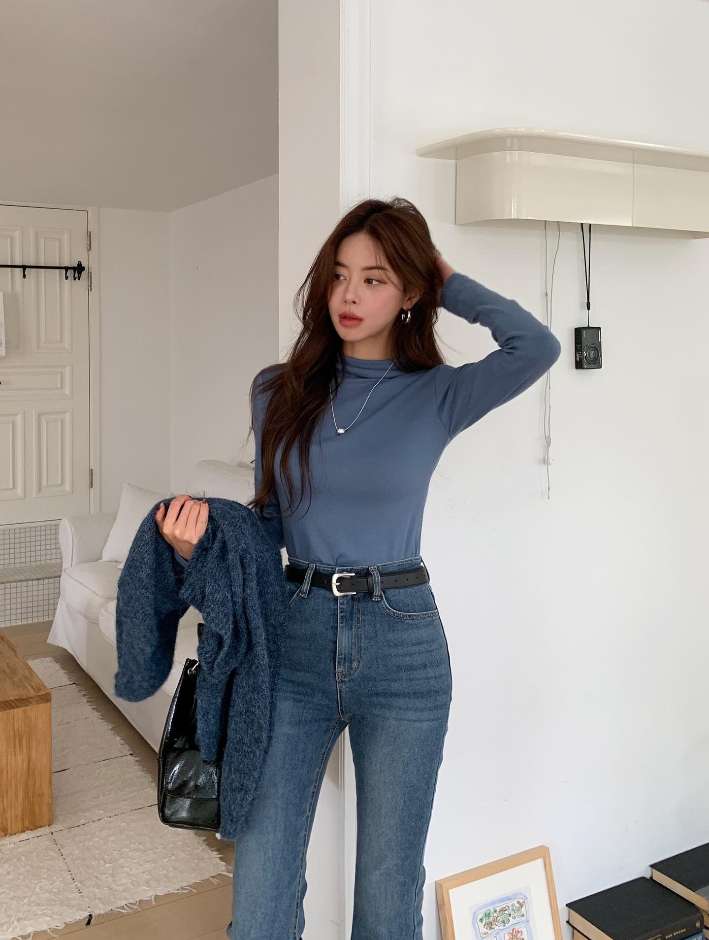 4 mẫu áo mùa lạnh đơn giản nhưng mặc với quần jeans lại cực đẹp- Ảnh 6. 4 mẫu áo mùa lạnh đơn giản nhưng mặc với quần jeans lại cực đẹp- Ảnh 6.
