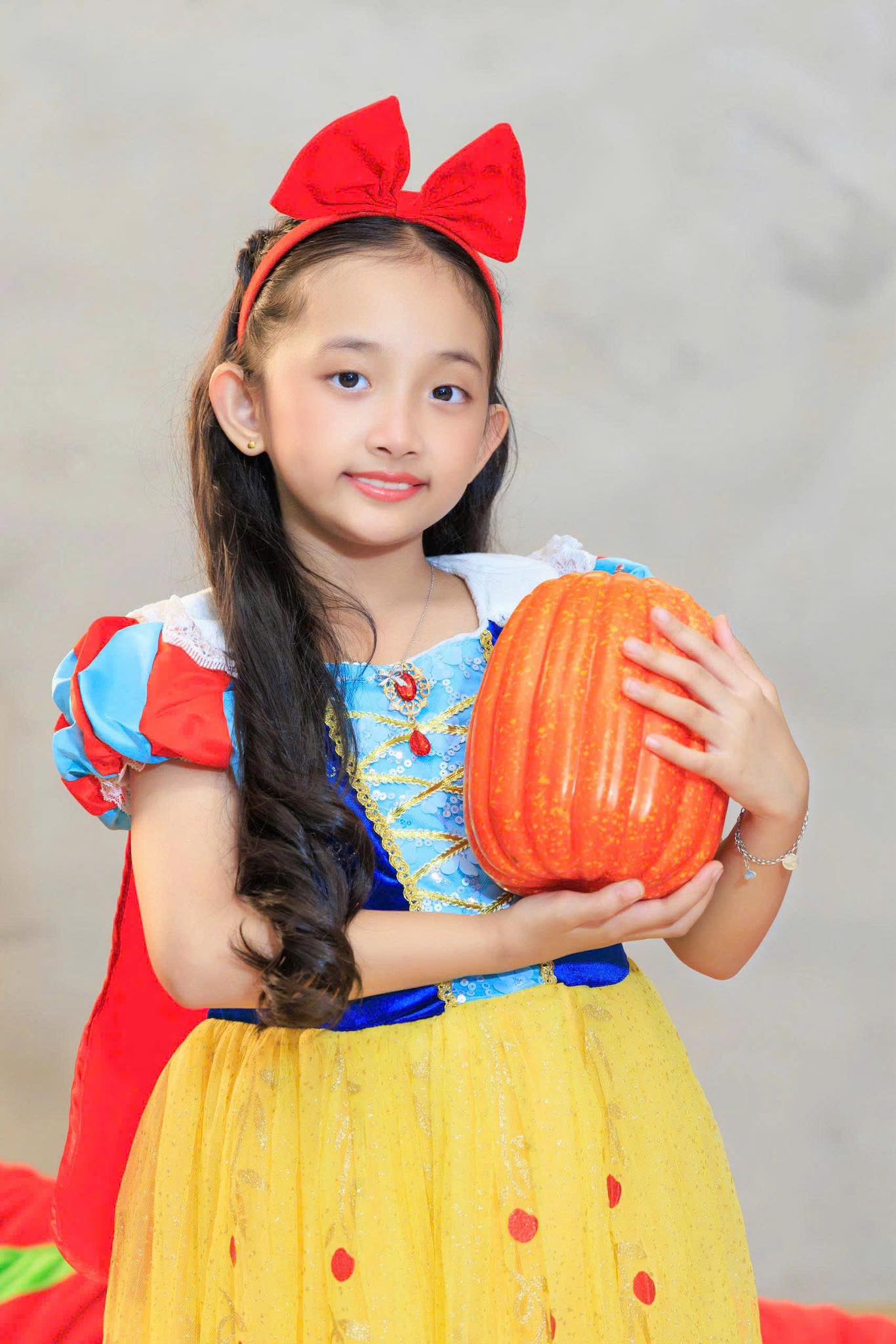 "Mợ chảnh" nhà Khánh Thi - Phan Hiển 7 tuổi đã mang thần thái giống mẹ - nữ hoàng dancesport, visual công chúa xinh yêu- Ảnh 5. "Mợ chảnh" nhà Khánh Thi - Phan Hiển 7 tuổi đã mang thần thái giống mẹ - nữ hoàng dancesport, visual công chúa xinh yêu- Ảnh 5.