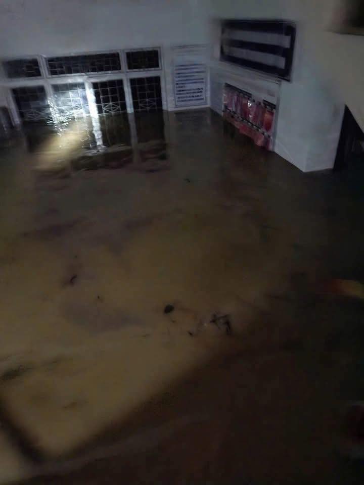 Cảnh tượng đau lòng khi bão số 13 đi qua- Ảnh 21. Cảnh tượng đau lòng khi bão số 13 đi qua- Ảnh 21.