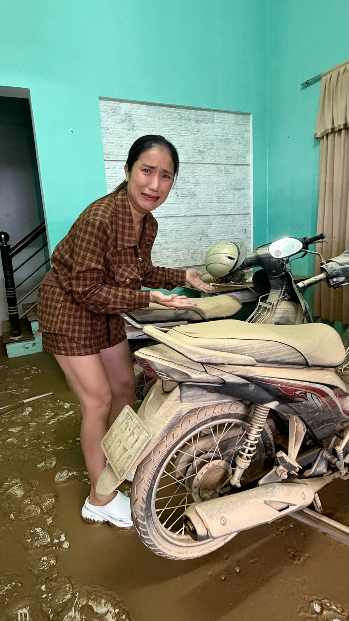 Hãi hùng cảnh tượng nhà sao Vbiz tan hoang, đầy bùn đất sau khi cơn bão 13 càn quét qua- Ảnh 4.