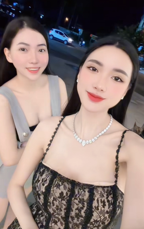 "Ngân Collagen lì đòn?"- Ảnh 4. "Ngân Collagen lì đòn?"- Ảnh 4.