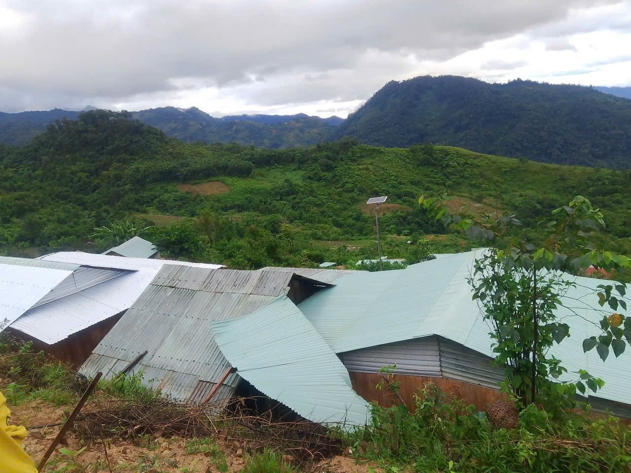 Bão số 13 gây thiệt hại nặng phía Nam Đà Nẵng, hàng chục ngôi nhà tốc mái- Ảnh 12. Bão số 13 gây thiệt hại nặng phía Nam Đà Nẵng, hàng chục ngôi nhà tốc mái- Ảnh 12.