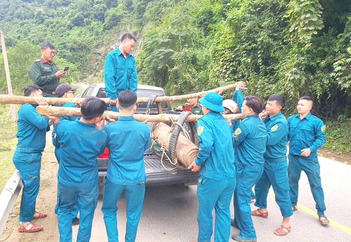 Đánh cá trên sông, phát hiện quả bom nặng 250kg- Ảnh 2.
