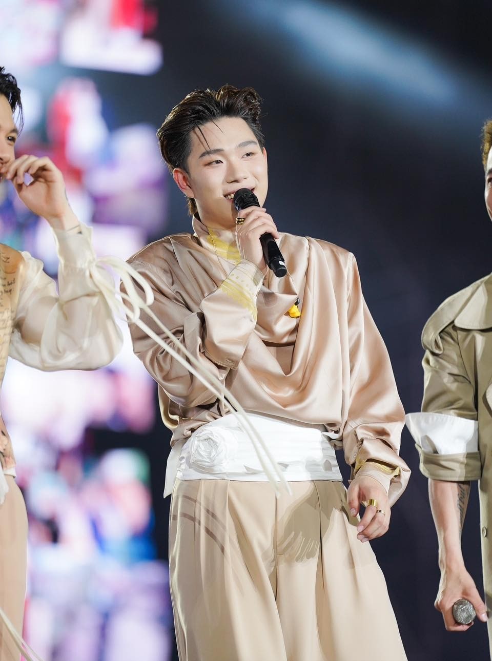 Ca sĩ có tiến trình thăng hạng khủng khiếp nhất showbiz Việt- Ảnh 3. Ca sĩ có tiến trình thăng hạng khủng khiếp nhất showbiz Việt- Ảnh 3.