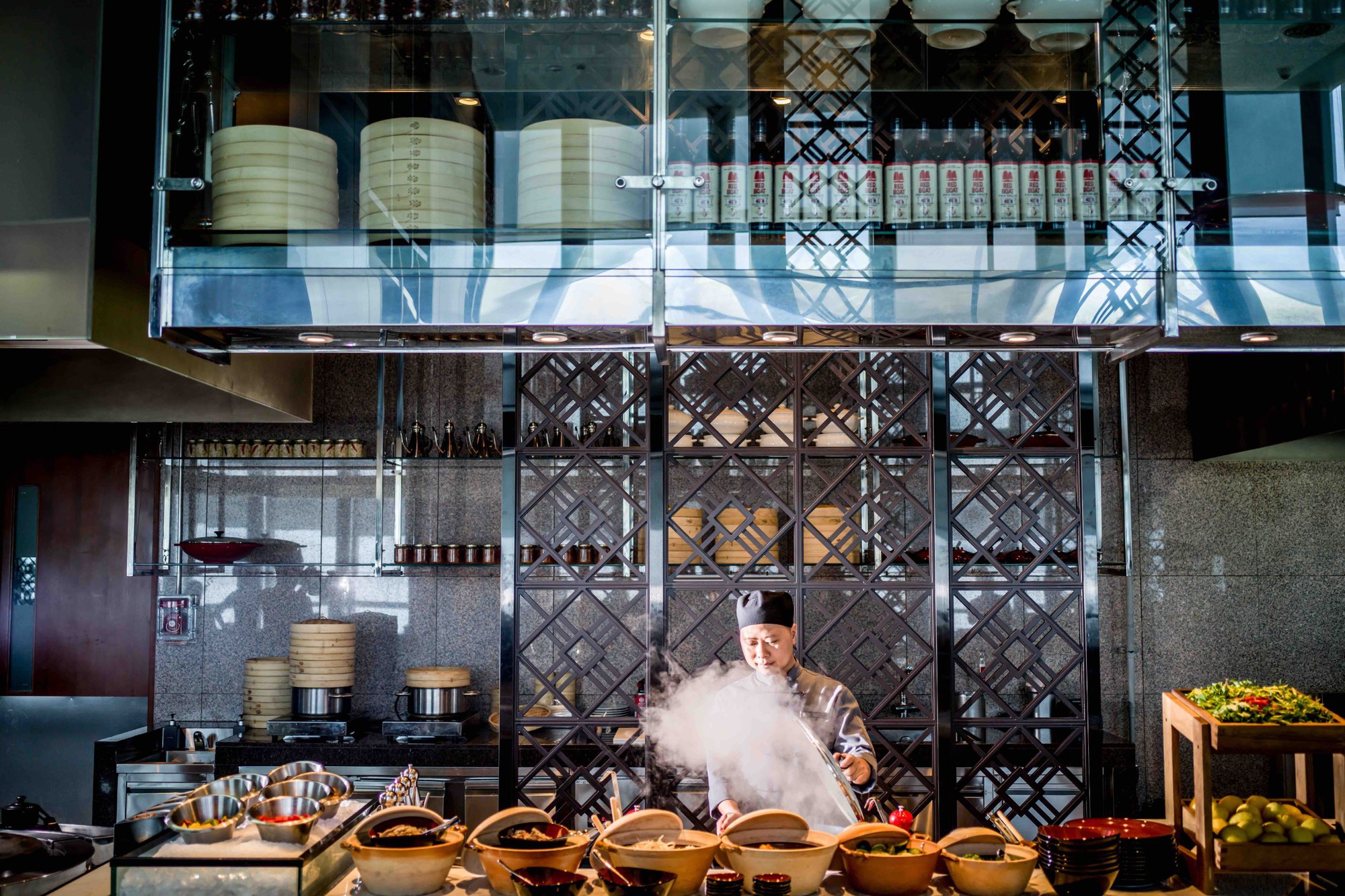 G-Dragon ở phòng 65 triệu/đêm tại Hà Nội, xịn đến mức chấp nhận đi 40km đến concert?- Ảnh 11. G-Dragon ở phòng 65 triệu/đêm tại Hà Nội, xịn đến mức chấp nhận đi 40km đến concert?- Ảnh 11.