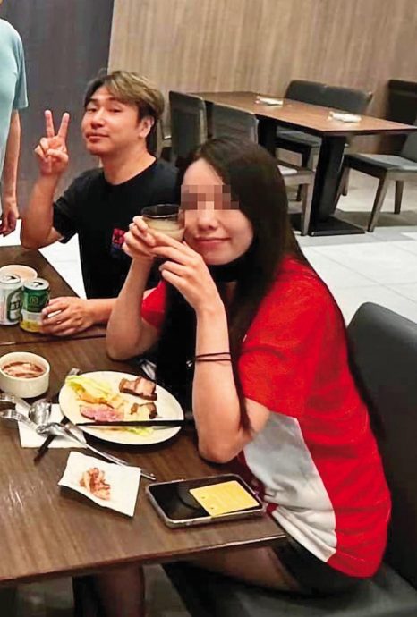 Sao nam phim giờ vàng ly thân vợ hai đẹp như hot girl sau hơn 1 năm kết hôn?- Ảnh 2. Sao nam phim giờ vàng ly thân vợ hai đẹp như hot girl sau hơn 1 năm kết hôn?- Ảnh 2.