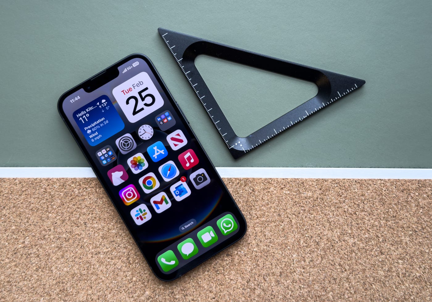 iPhone đời cao giá mềm của Apple lao dốc mạnh, giá thấp kỷ lục tại Việt Nam- Ảnh 2.