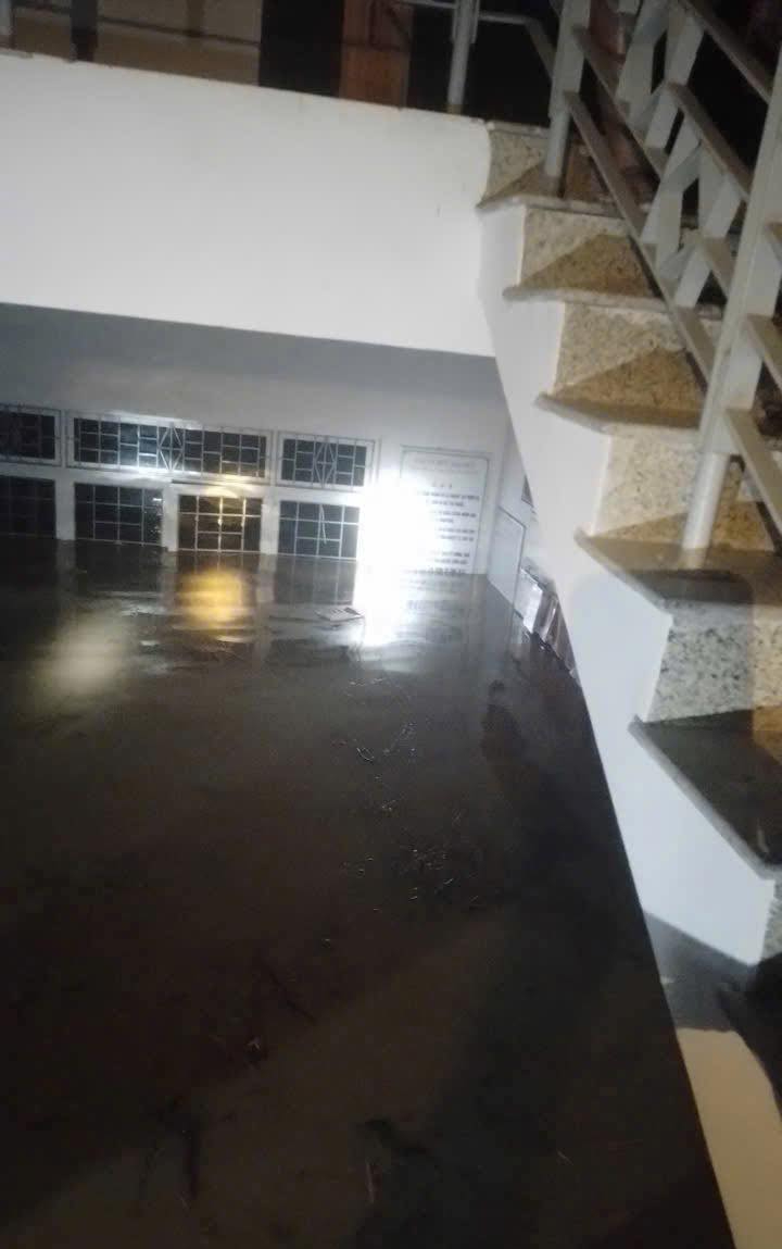 Hãi hùng cảnh tượng nhà sao Vbiz tan hoang, đầy bùn đất sau khi cơn bão 13 càn quét qua- Ảnh 6.