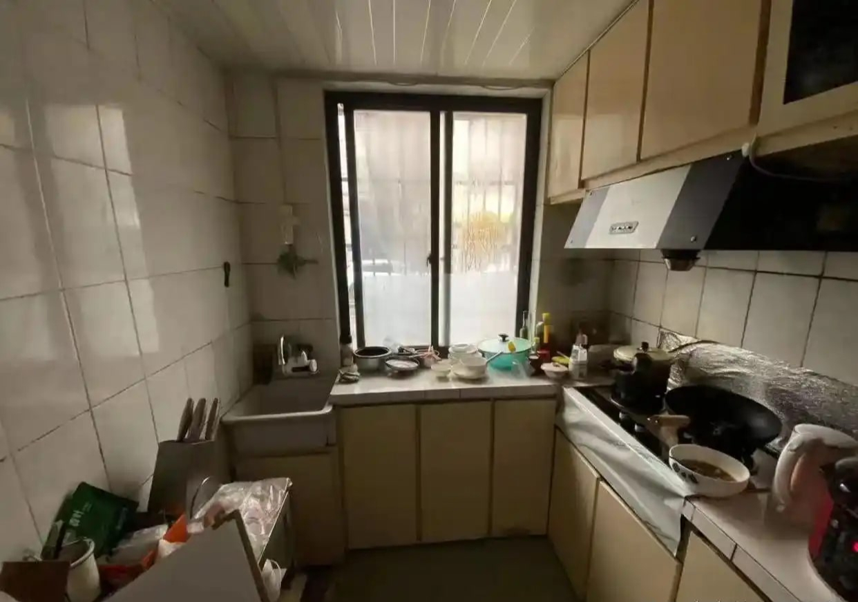 36 tuổi vẫn không kết hôn, người phụ nữ cải tạo đống đổ nát thành nhà đẹp như mộng: 36 tuổi vẫn không kết hôn, người phụ nữ cải tạo đống đổ nát thành nhà đẹp như mộng: