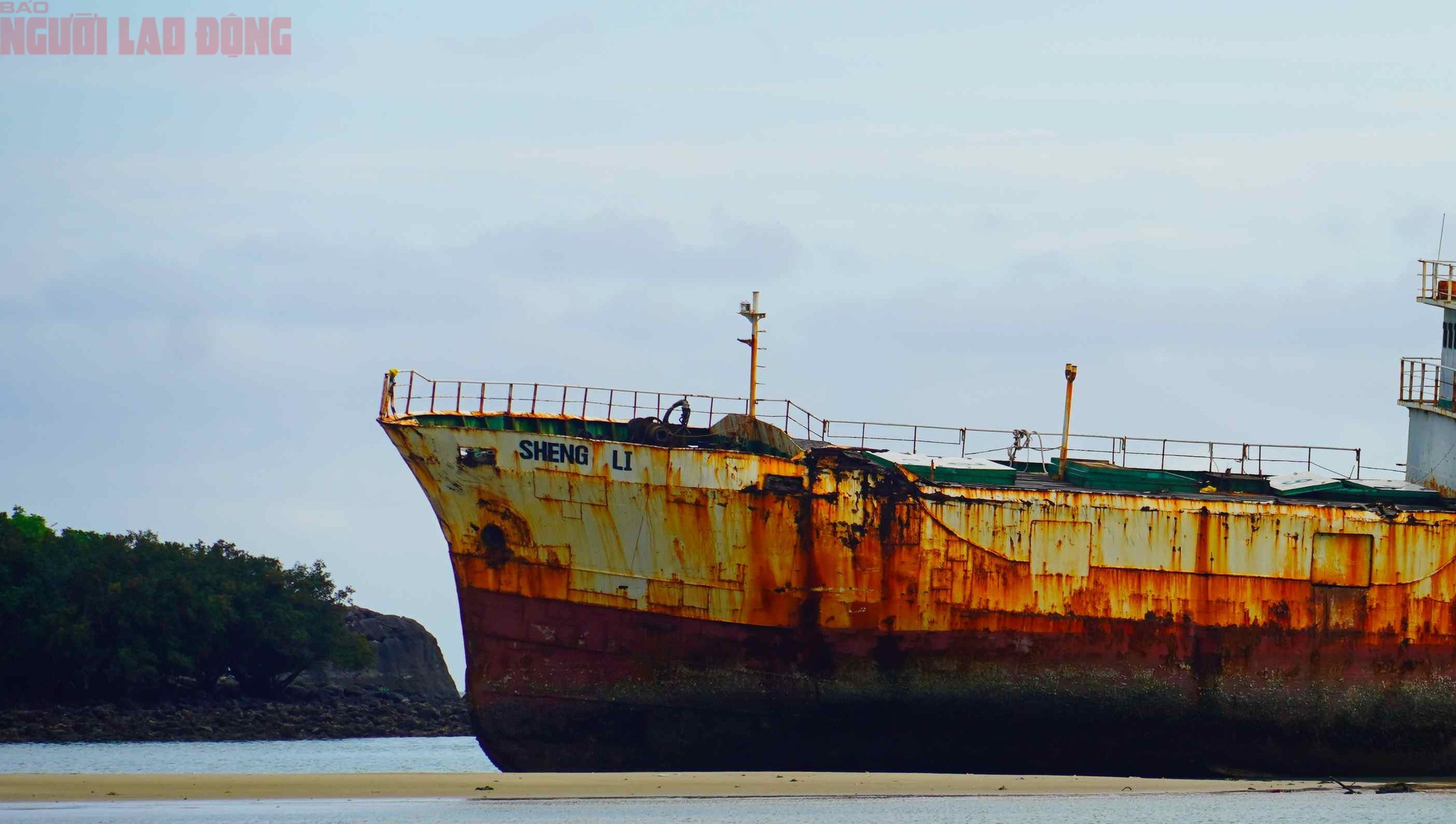 Tàu "Sheng Li" rời Côn Đảo, khép lại hành trình con tàu bỏ hoang từng gây sốt mạng xã hội- Ảnh 3. Tàu "Sheng Li" rời Côn Đảo, khép lại hành trình con tàu bỏ hoang từng gây sốt mạng xã hội- Ảnh 3.