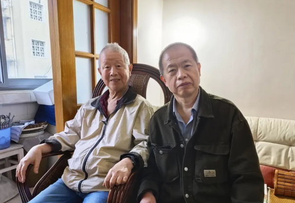 Cha 94 tuổi, con 63 tuổi cùng nhau dưỡng già: Tuổi xế chiều được sống và chăm nhau tại nhà vẫn là lựa chọn tốt nhất- Ảnh 1. Cha 94 tuổi, con 63 tuổi cùng nhau dưỡng già: Tuổi xế chiều được sống và chăm nhau tại nhà vẫn là lựa chọn tốt nhất- Ảnh 1.