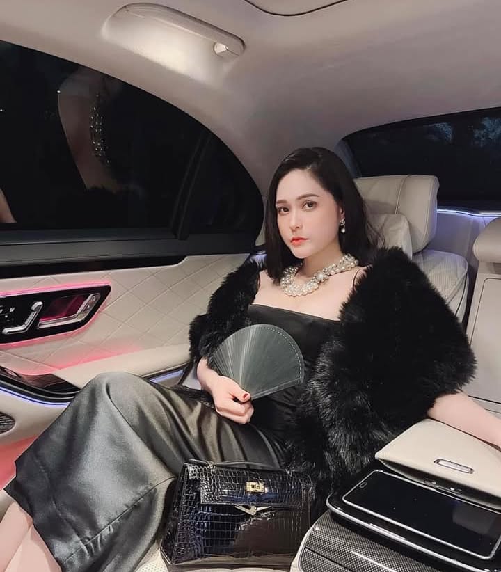 Bay màu danh xưng “nữ đại gia quận 7” của Đoàn Di Băng- Ảnh 20. Bay màu danh xưng “nữ đại gia quận 7” của Đoàn Di Băng- Ảnh 20.