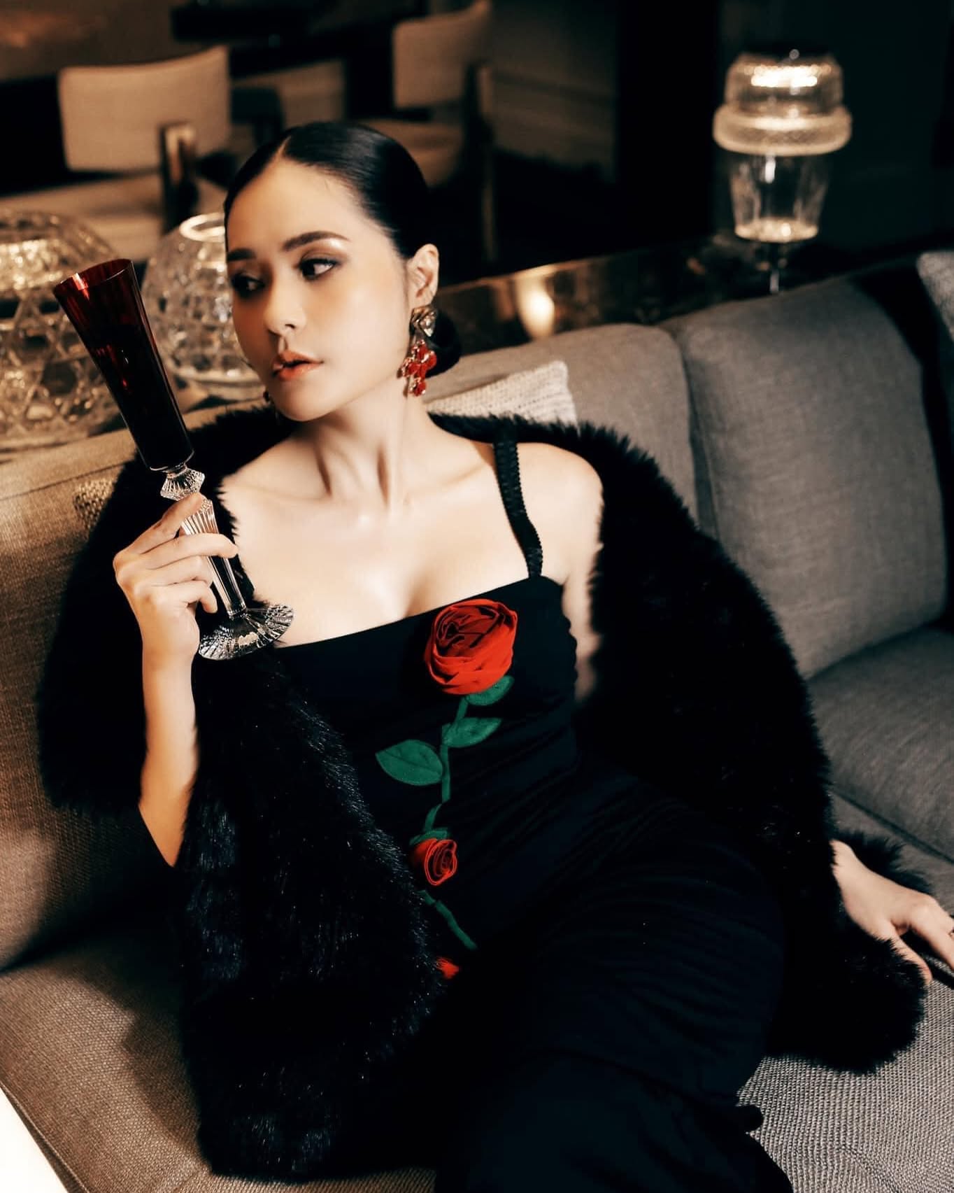 Bay màu danh xưng “nữ đại gia quận 7” của Đoàn Di Băng- Ảnh 24. Bay màu danh xưng “nữ đại gia quận 7” của Đoàn Di Băng- Ảnh 24.