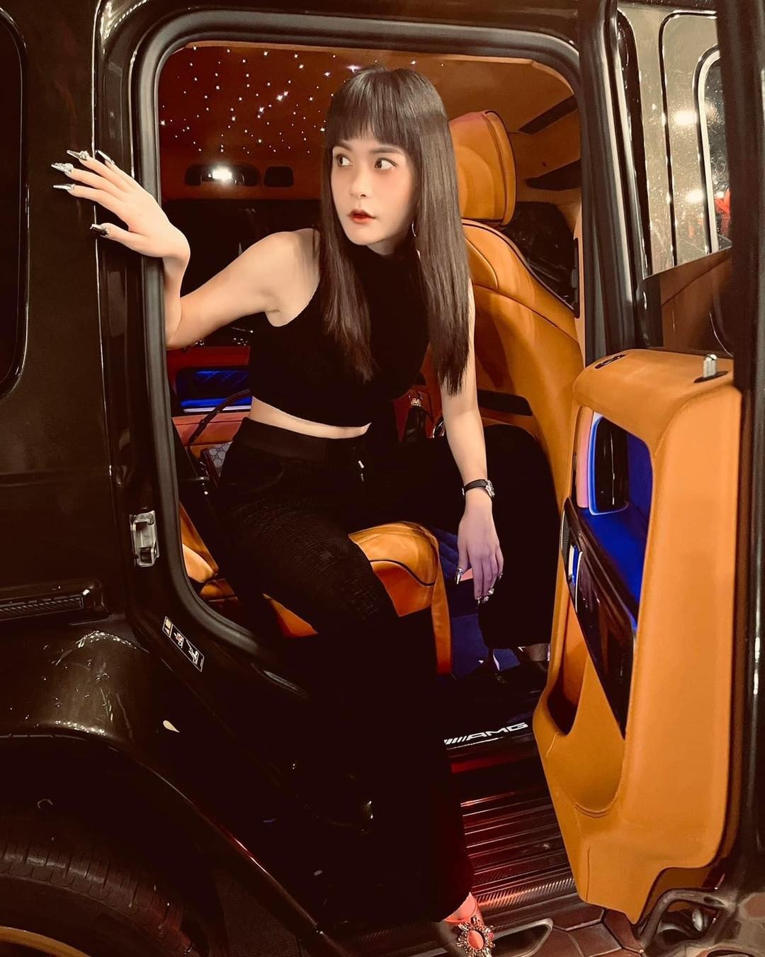 Bay màu danh xưng “nữ đại gia quận 7” của Đoàn Di Băng- Ảnh 21. Bay màu danh xưng “nữ đại gia quận 7” của Đoàn Di Băng- Ảnh 21.