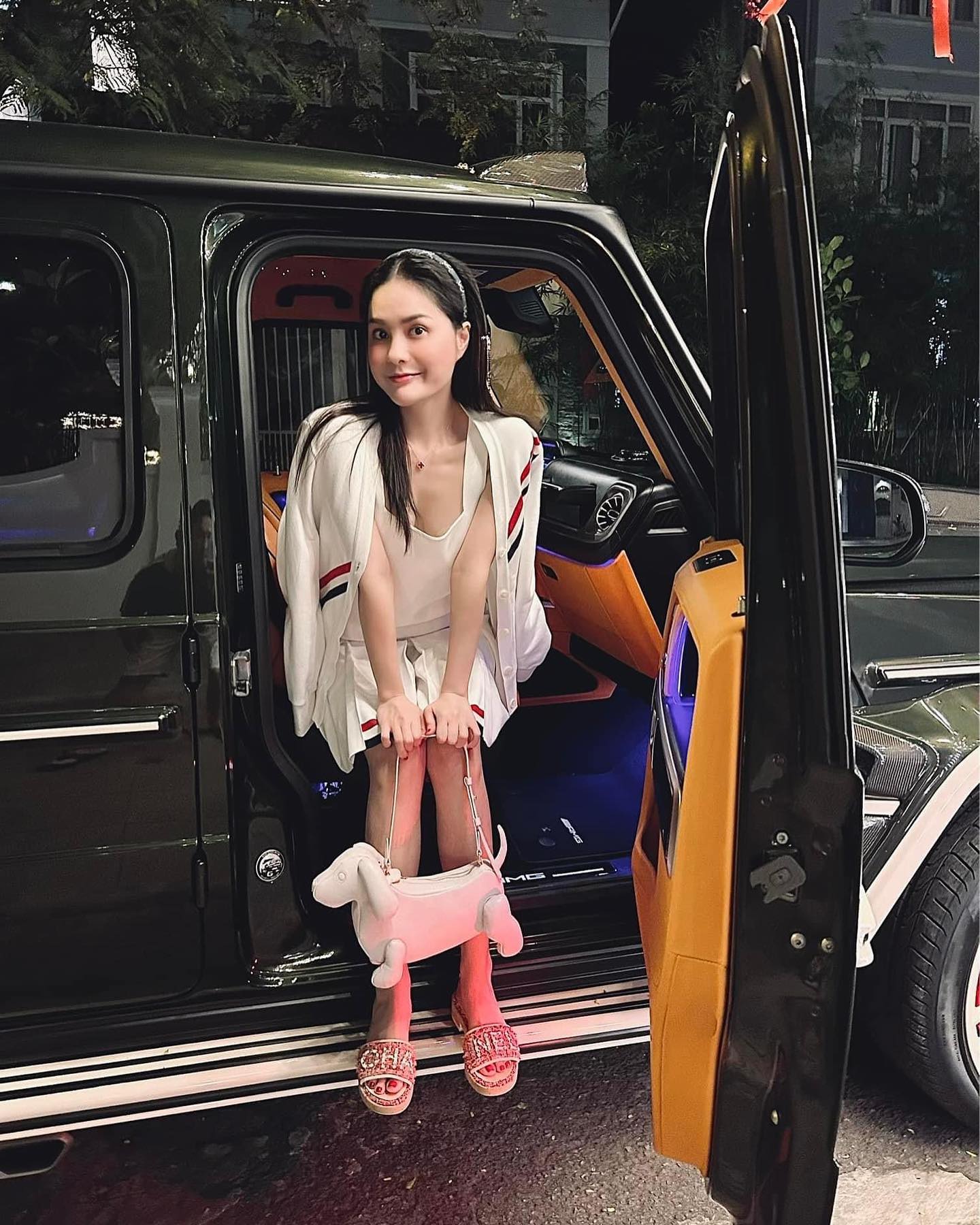 Bay màu danh xưng “nữ đại gia quận 7” của Đoàn Di Băng- Ảnh 22. Bay màu danh xưng “nữ đại gia quận 7” của Đoàn Di Băng- Ảnh 22.