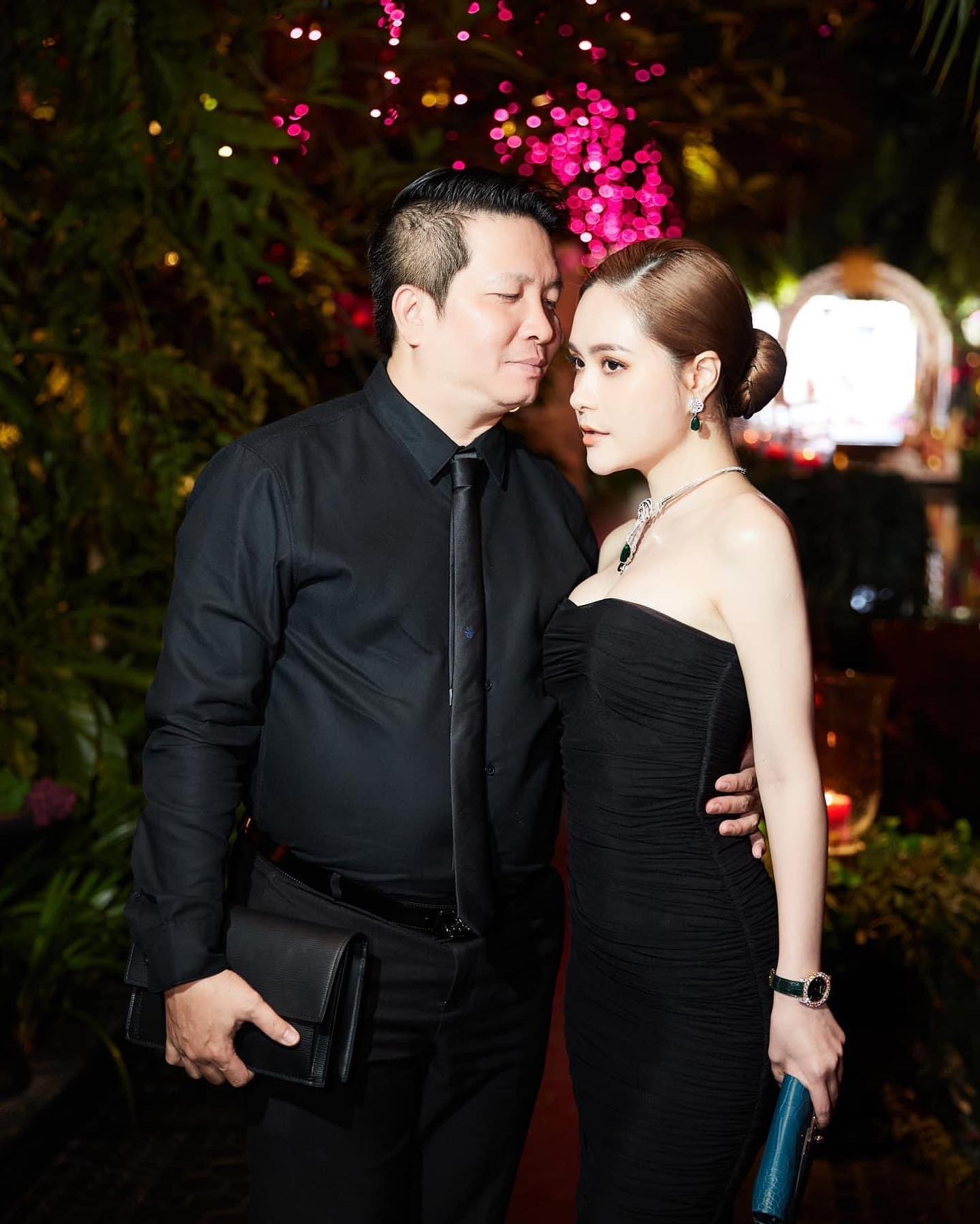 Bay màu danh xưng “nữ đại gia quận 7” của Đoàn Di Băng- Ảnh 23. Bay màu danh xưng “nữ đại gia quận 7” của Đoàn Di Băng- Ảnh 23.