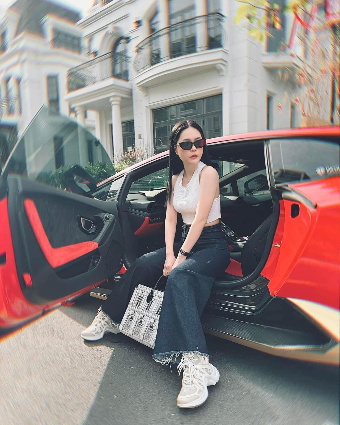 Bay màu danh xưng “nữ đại gia quận 7” của Đoàn Di Băng- Ảnh 19. Bay màu danh xưng “nữ đại gia quận 7” của Đoàn Di Băng- Ảnh 19.