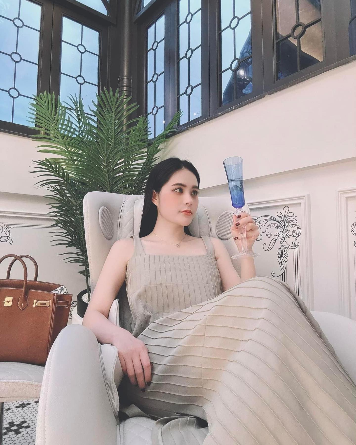 Bay màu danh xưng “nữ đại gia quận 7” của Đoàn Di Băng- Ảnh 2. Bay màu danh xưng “nữ đại gia quận 7” của Đoàn Di Băng- Ảnh 2.