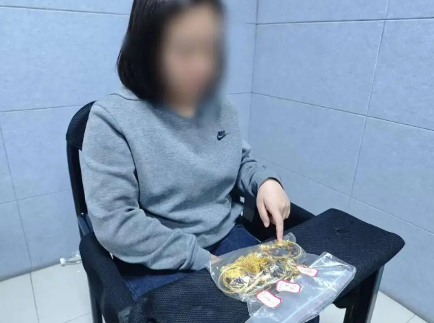 Thêm thủ đoạn lừa đảo liên quan đến cầm cố vàng, các chủ tiệm thu mua vàng nên lưu ý!- Ảnh 1. Thêm thủ đoạn lừa đảo liên quan đến cầm cố vàng, các chủ tiệm thu mua vàng nên lưu ý!- Ảnh 1.