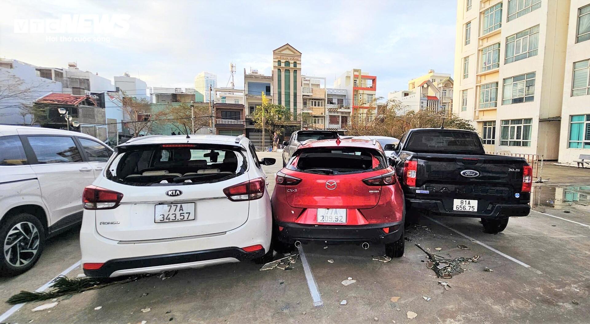 Gia Lai tan hoang sau bão Kalmaegi: Nhà tốc mái đổ sập, cây bật gốc hàng loạt- Ảnh 8.